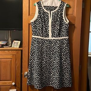 Pretty woman blue/white polka dot dress